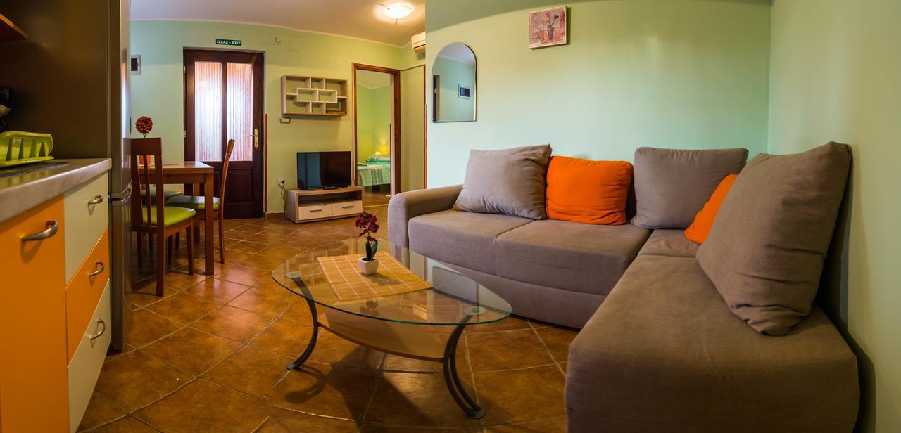 Apartments Angela 1711 Rakalj エクステリア 写真